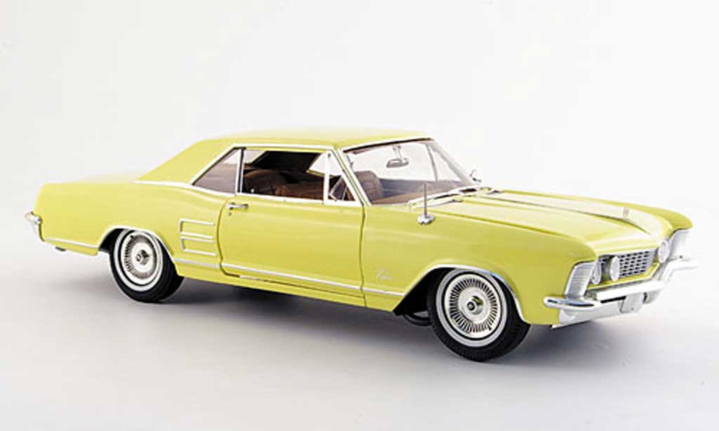 Buick Riviera 1964 1/18 Highway 61 1964 geel modelauto