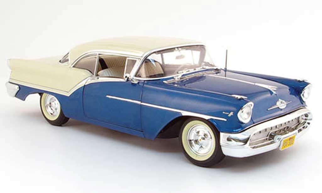 Oldsmobile Super 88 1/18 Highway 61 blauw wit 1957 modelauto
