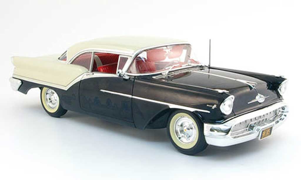 Oldsmobile Super 88 1/18 Highway 61 zwart wit 1957 modelauto