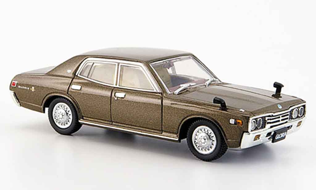 Nissan Gloria 1/43 Aoshima 2000 GL E bruin 1977 modelauto