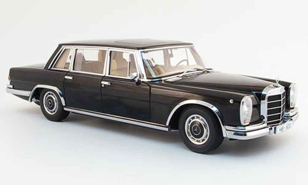Mercedes 600 SWB 1/18 Autoart SWB (w100) zwart avec gardinen koffern 1965 modelauto