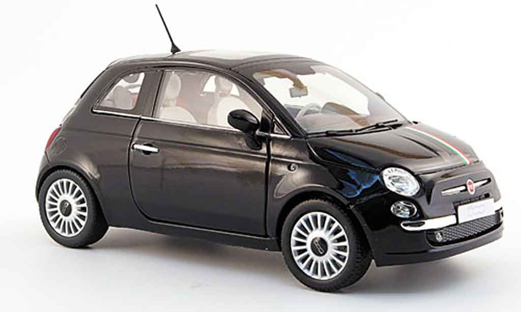 Fiat 500 1/18 Mondo Motors zwart mit grun-wit-roodem streifen 2007 modelauto
