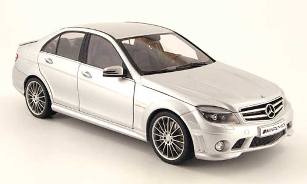 Mercedes Classe C 1/18 Autoart 63 amg grijs avec ledersitze 2007 modelauto