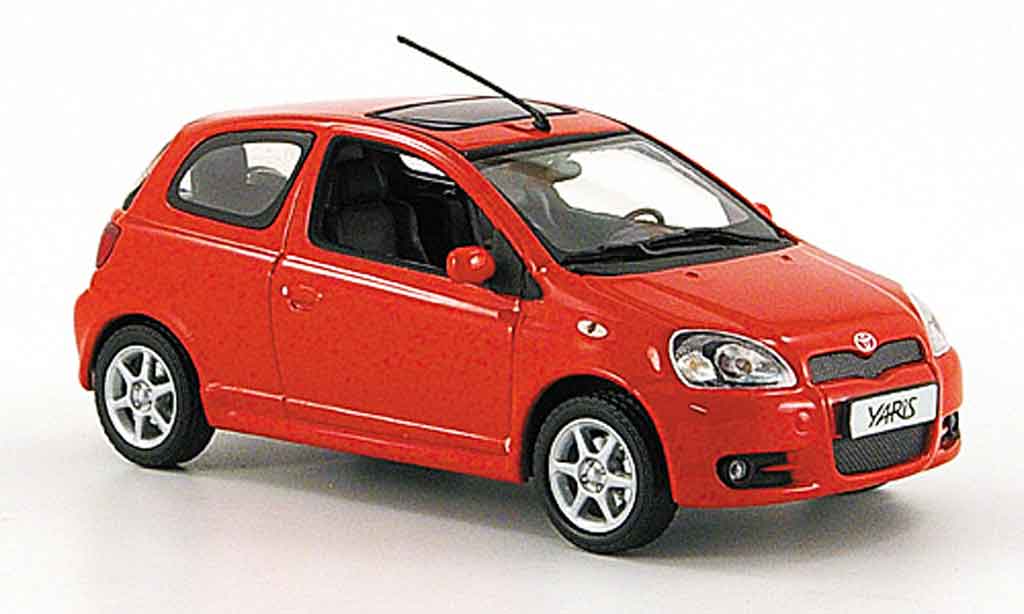 Toyota Yaris 1/43 Minichamps ts rood 2001 modelauto