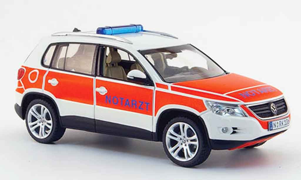 Volkswagen Tiguan 1/43 Schuco track & field notarzt rood wit modelauto