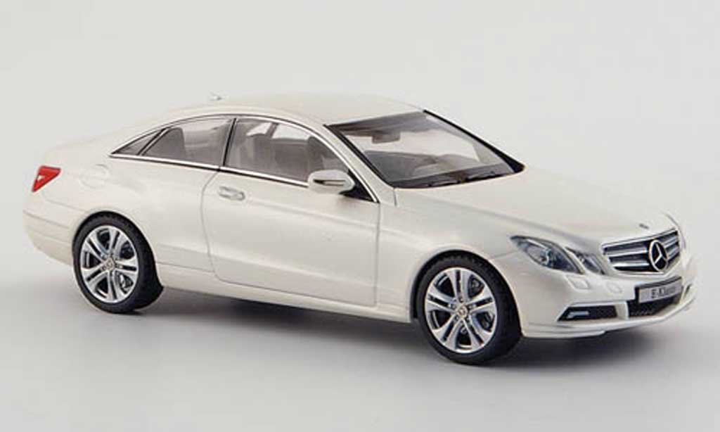 Mercedes Classe E 1/43 Schuco Coupe (C207) wit 2009 modelauto