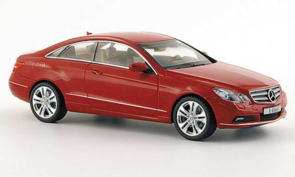 Mercedes Classe E 1/43 Schuco Coupe (C207) rood 2009 modelauto