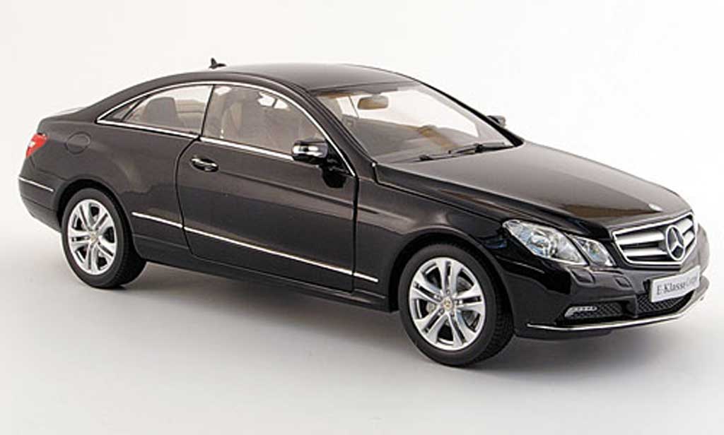 Mercedes Classe E 1/18 Norev coupe (c 207) zwart 2009 modelauto