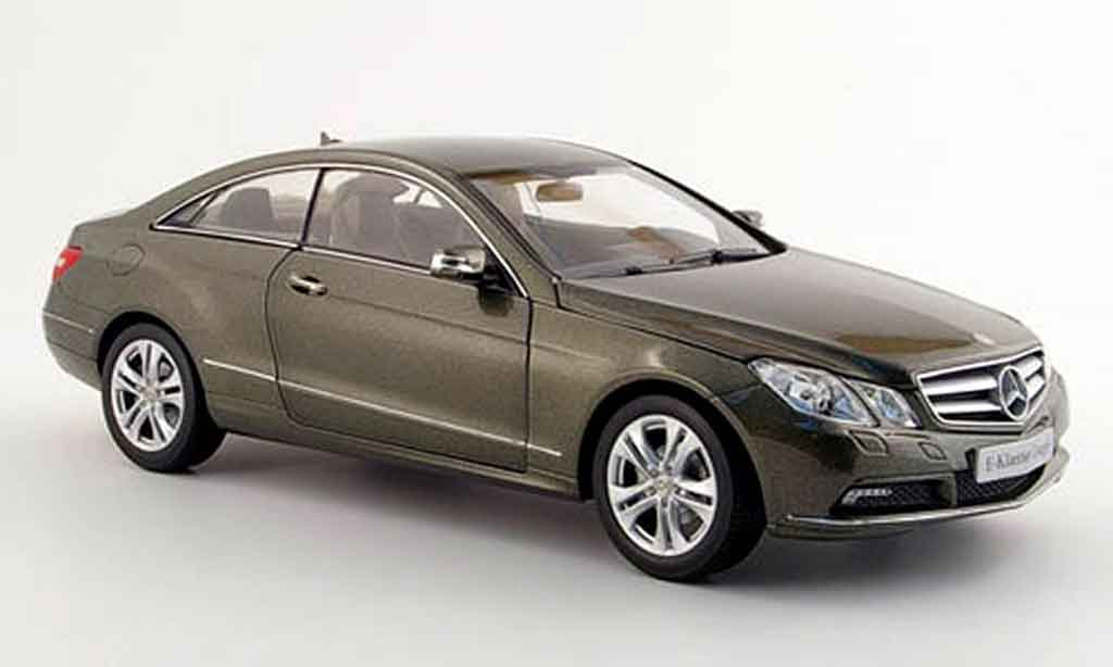 Mercedes Classe E 1/18 Norev coupe (c 207) grijs 2009 modelauto