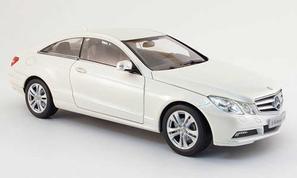 Mercedes Classe E 1/18 Norev coupe (c 207) wit 2009 modelauto