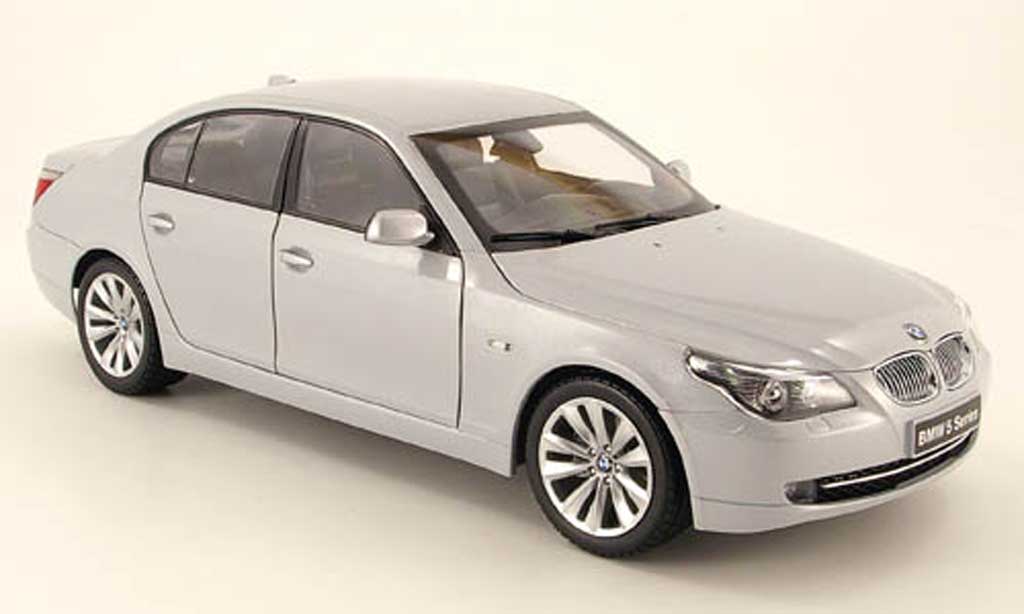 Bmw 550 E60 1/18 Kyosho E60 facelift grijs modelauto