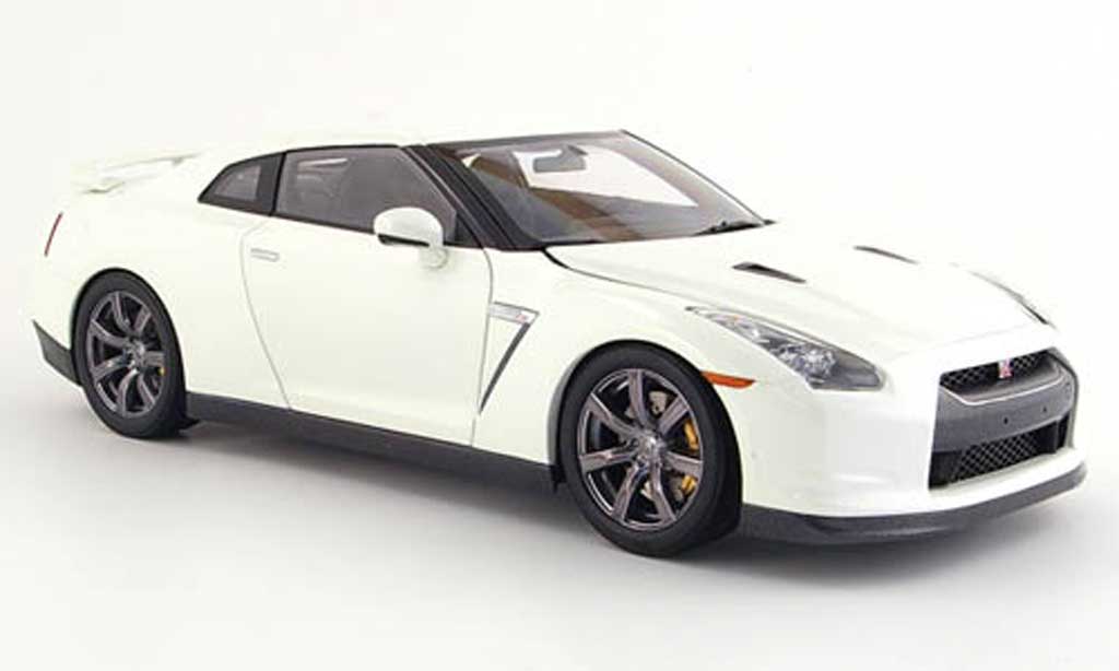 Nissan Skyline R35 1/18 Kyosho R35 gt-r premium edition wit modelauto