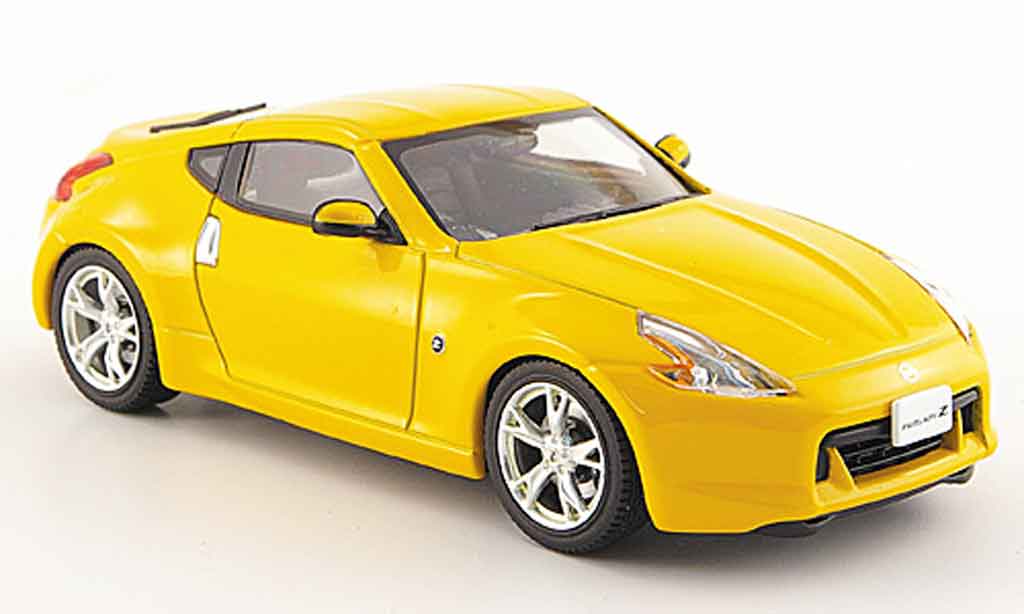 Nissan 370Z 1/43 Ebbro Fairlady Z geel 2008 modelauto