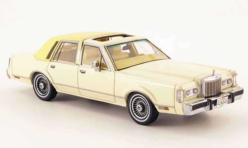 Lincoln Town Car 1982 1/43 Neo 1982 creme modelauto