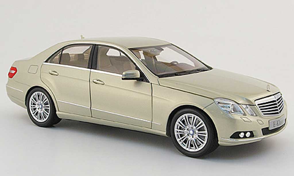 Mercedes Classe E 1/18 Minichamps (w 212) beige 2009 modelauto