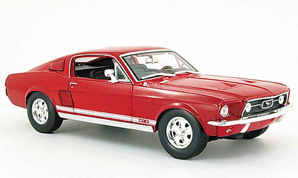Ford Mustang 1967 1/18 Maisto 1967 gta fastback rood modelauto