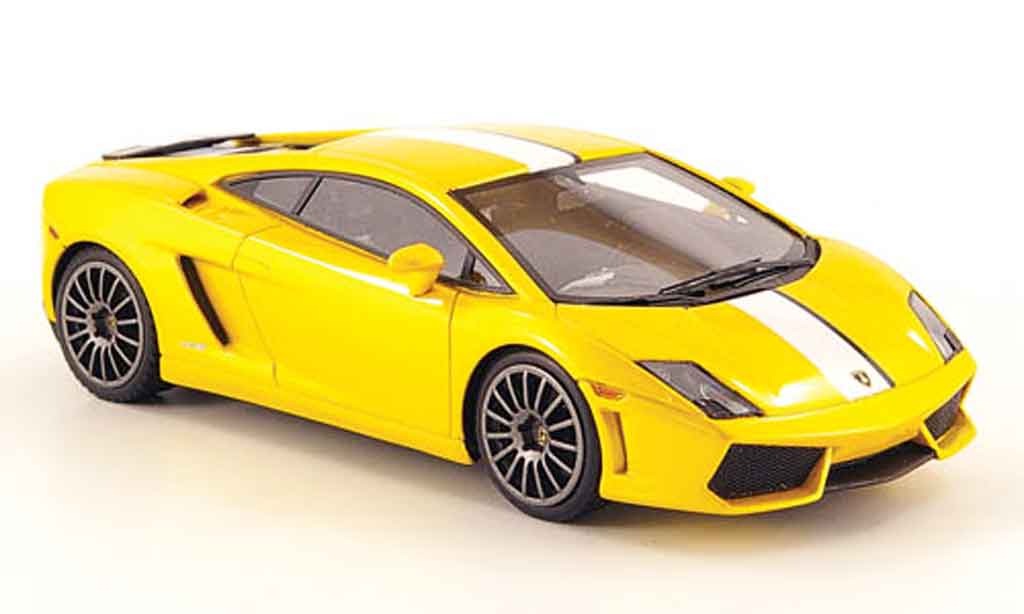 Lamborghini Gallardo LP550-2 1/43 Look Smart LP550-2 valentino balboni geel wit modelauto