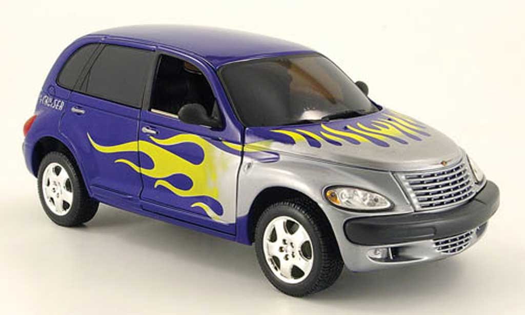 Chrysler PT Cruiser 1/18 Maisto blauw grijs mit falmendesign modelauto