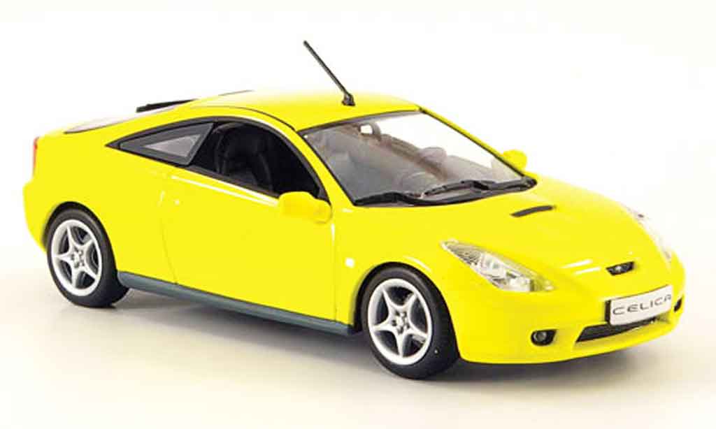 Toyota Celica 1/43 Minichamps geel 2000 modelauto