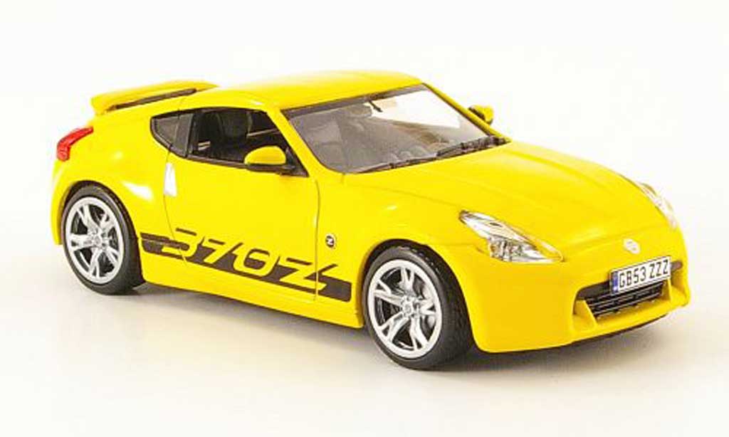 Nissan 370Z 1/43 J Collection geel Linkslenker 2009 modelauto
