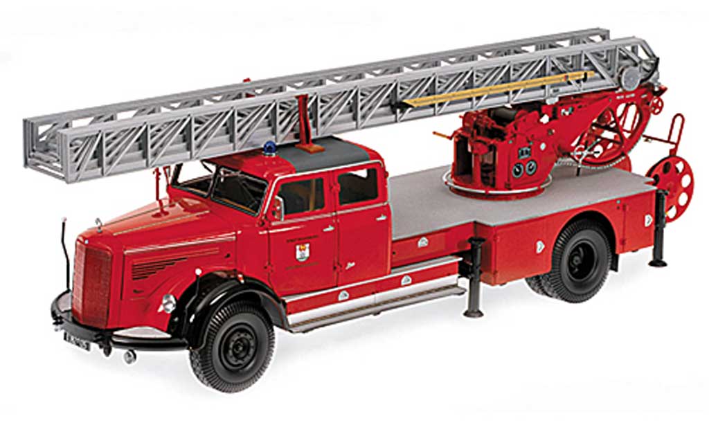 Mercedes L 6600 1/18 Minichamps DL30 Brandweer Wolfsburg 1950 modelauto