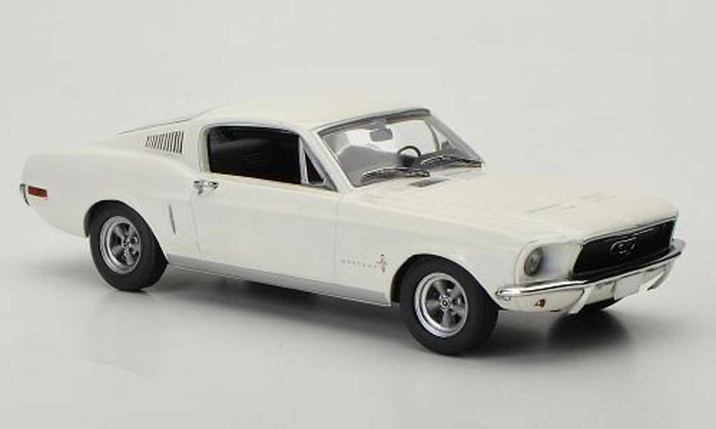 Ford Mustang 1968 1/43 Minichamps 1968 Fastback 2+2 wit modelauto