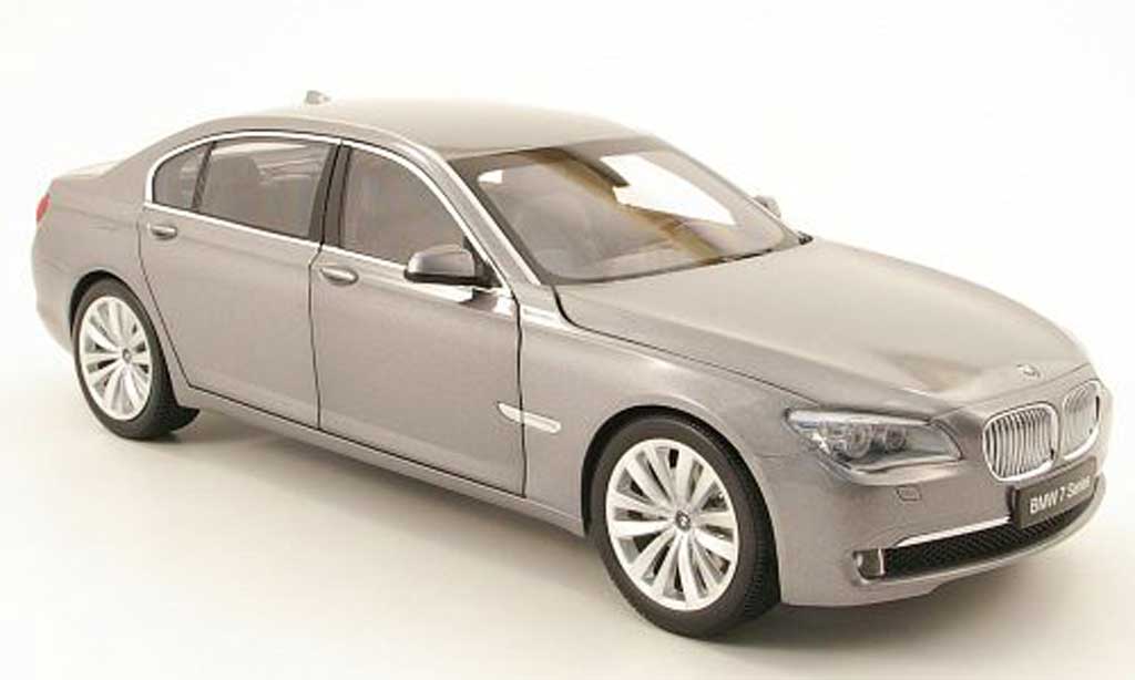 Bmw 750 F02 1/18 Kyosho F02 li grijs modelauto