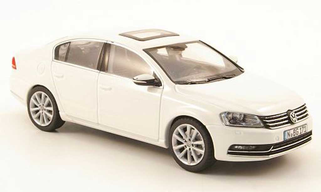 Volkswagen Passat 1/43 Schuco wit 2011 modelauto