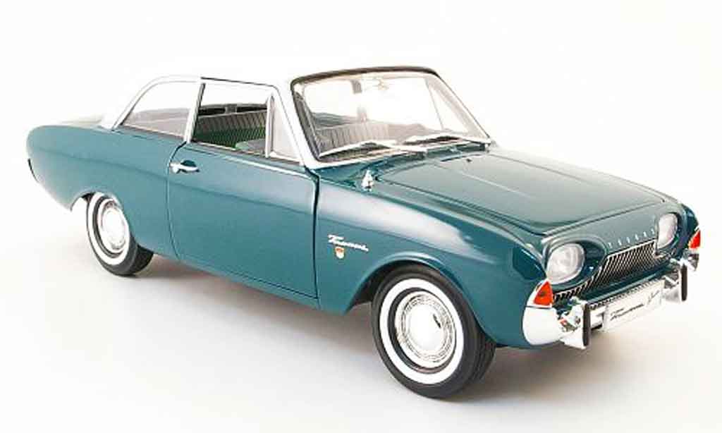 Ford Taunus 1/18 Revell 17 m (p3) grun/wit badewanne 1960 modelauto
