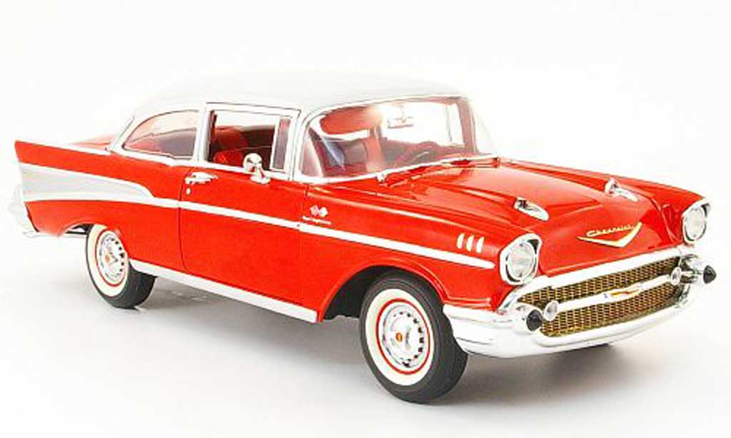 Chevrolet Bel Air 1957 1/18 Highway 61 1957 Sedan rood/grijs 2-portes modelauto