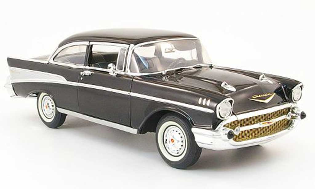 Chevrolet Bel Air 1957 1/18 Highway 61 1957 Sedan zwart 2-portes modelauto