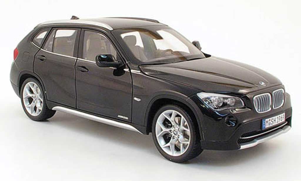 Bmw X1 1/18 Kyosho xDrive 28i zwart modelauto