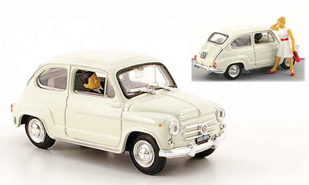 Fiat 600 1/43 Brumm D grijs avec Figuren 1960 modelauto