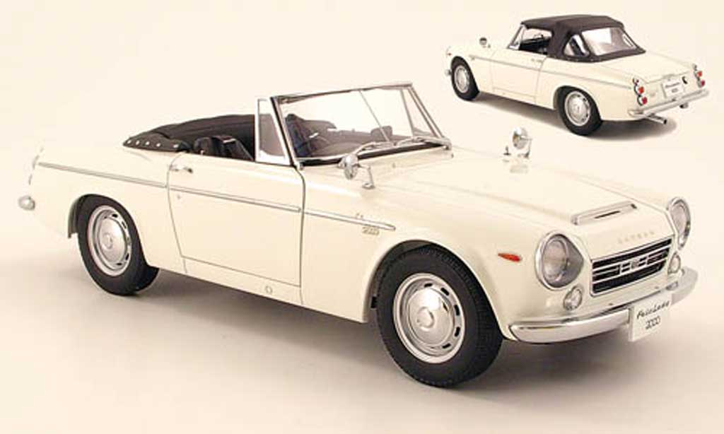 Datsun Fairlady 1/18 Autoart 2000 (sr311) wit modelauto
