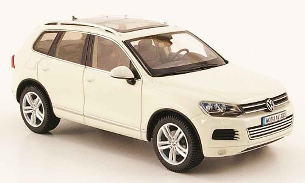 Volkswagen Touareg 1/43 Schuco ii wit 2010 modelauto