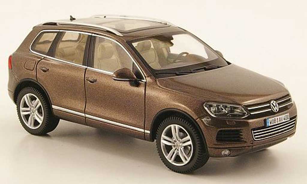 Volkswagen Touareg 1/43 Schuco II (C 2) bruin 2010 modelauto