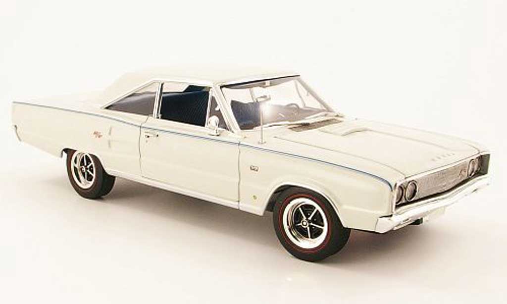 Dodge Coronet 1967 1/18 Highway 61 1967 r/t 426 creme wit modelauto