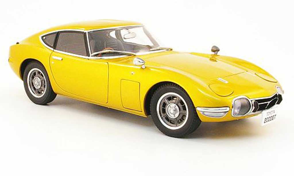 Toyota 2000 GT 1967 1/18 Autoart 1967 coupe gold modelauto