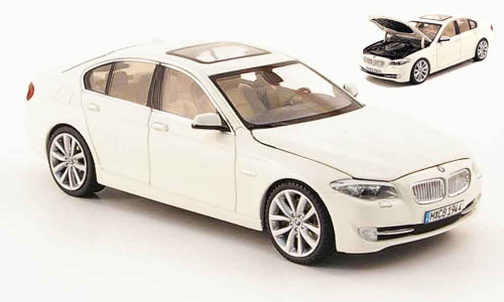 Bmw 550 F10 1/43 Schuco F10 Sedan wit 2010 modelauto
