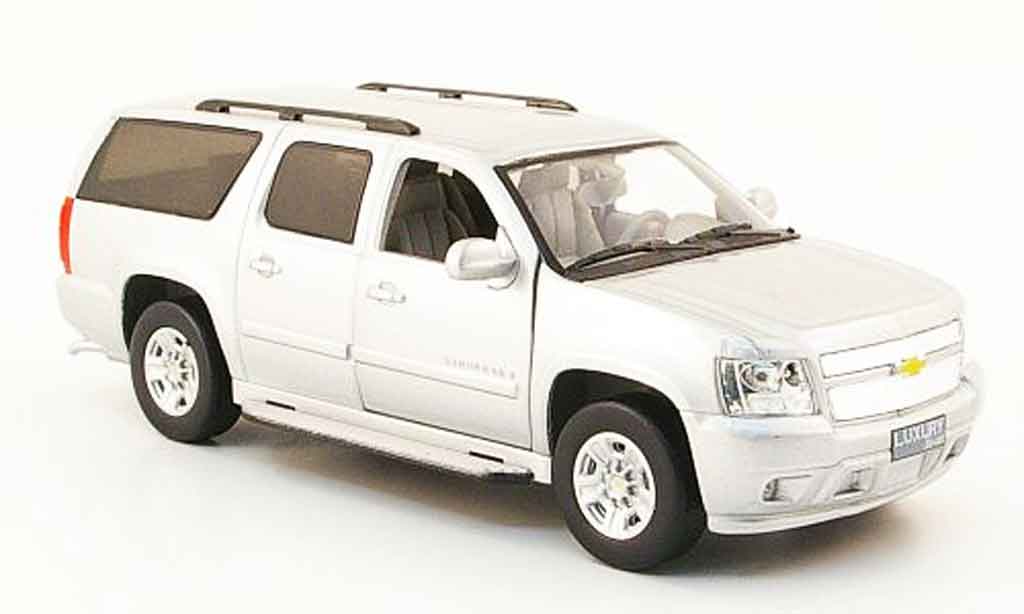 Chevrolet Suburban 1/43 Luxury Die Cast grijs metallic 2009 2010 modelauto
