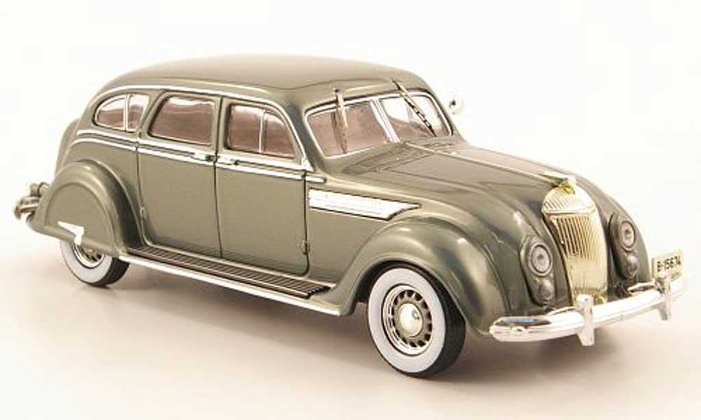 Chrysler Airflow 1/43 IXO Sedan grijs-grun 1936 modelauto