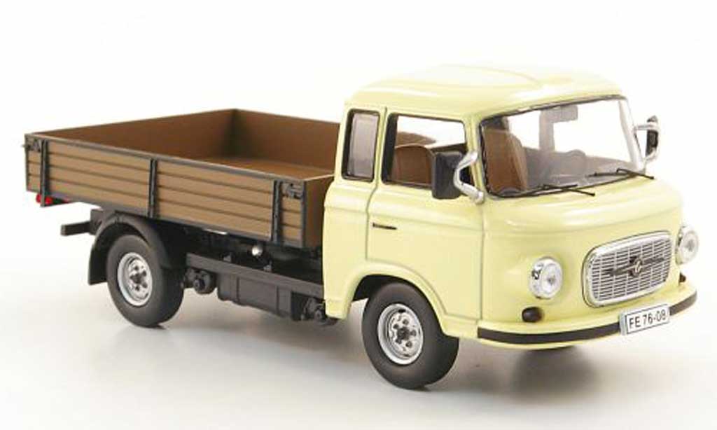 Barkas B 1000 1/43 IST Models Pritschenwagen beige 1968 modelauto