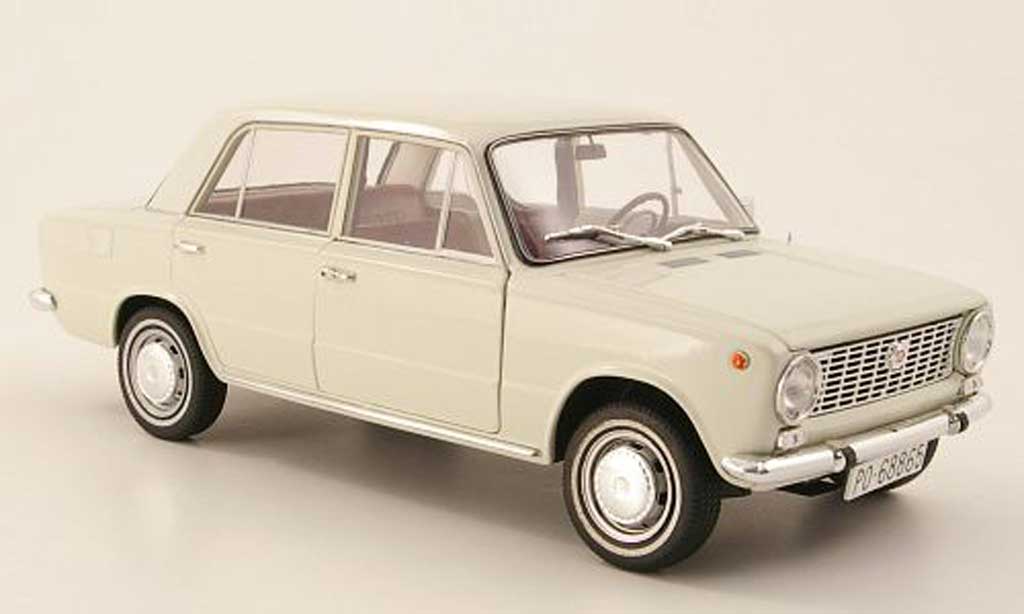 Seat 124 1/18 IST Models wit 1969 modelauto