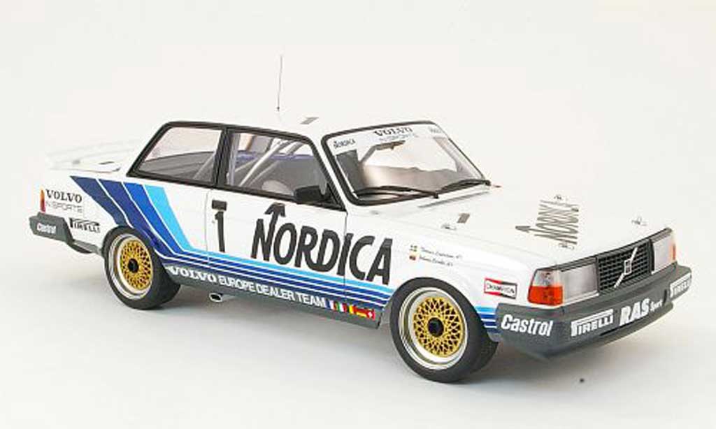 Volvo 240 1/18 Autoart turbo no.1 nordica zolder 1986 modelauto