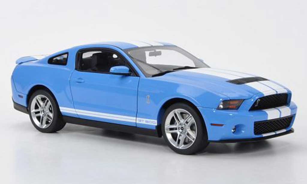Shelby GT 500 1/18 Autoart blauw mit witen Streifen 2010 modelauto