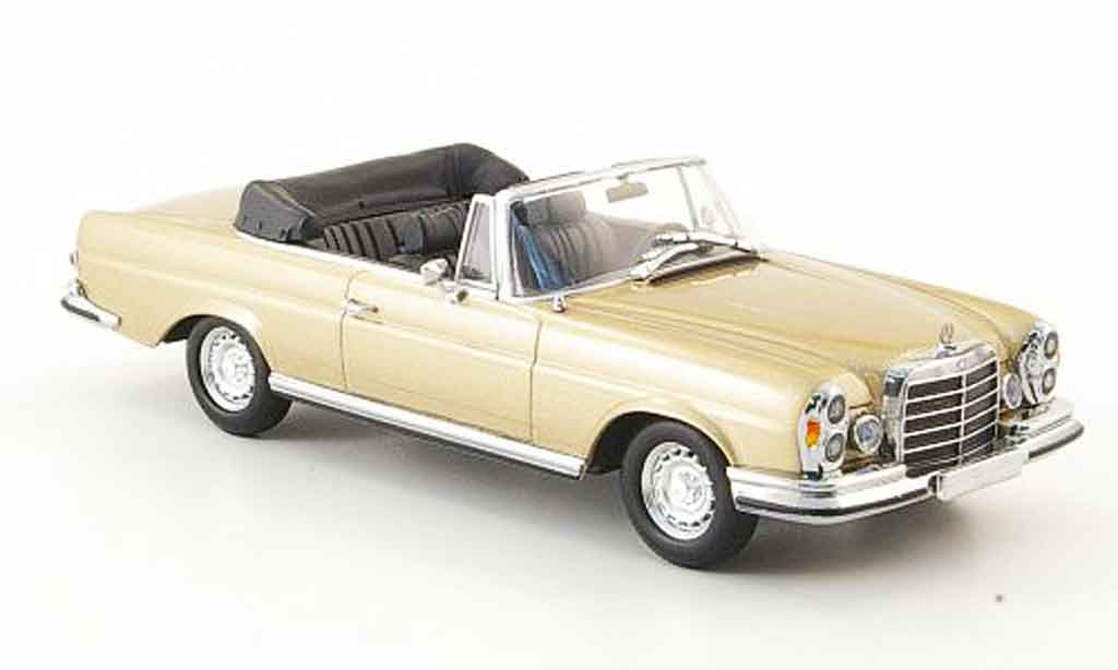 Mercedes 280 1970 1/43 Minichamps 1970 SE 3.5 Cabrio (W111) or MCW 1970 modelauto
