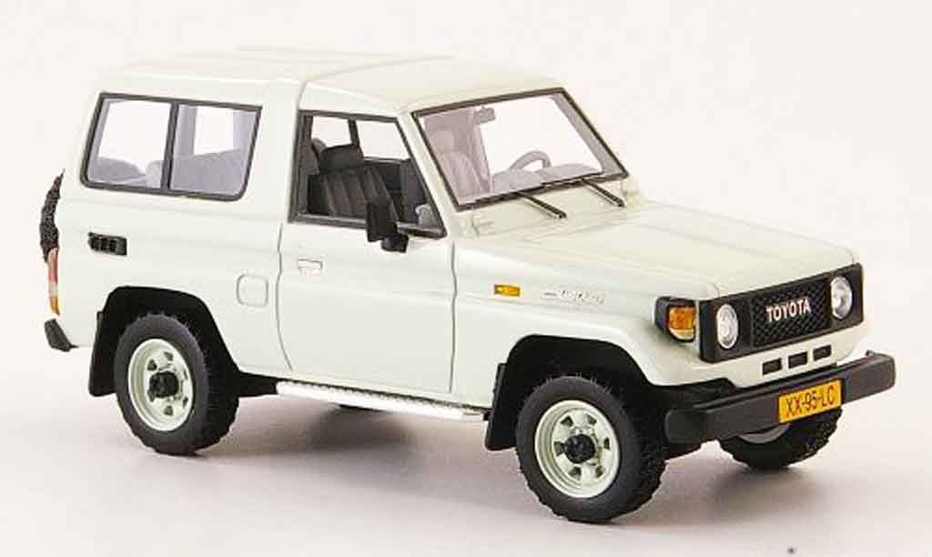 Toyota Land Cruiser 1/43 Neo wit 1985 modelauto