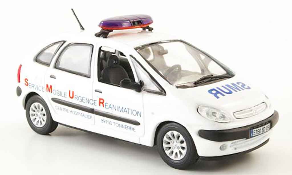 Citroen Xsara Picasso 1/43 Norev Picasso smur notarzt modelauto