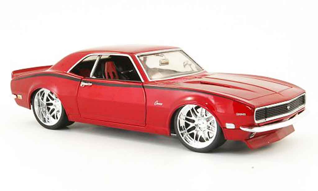 Chevrolet Camaro Z28 1/18 Hot Wheels Z28 rood tunigversion 1968 modelauto