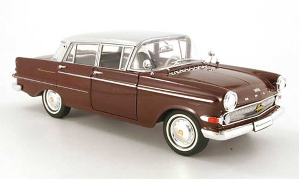 Opel Kapitan 1/18 Revell p2.6 rood/grijs clair modelauto